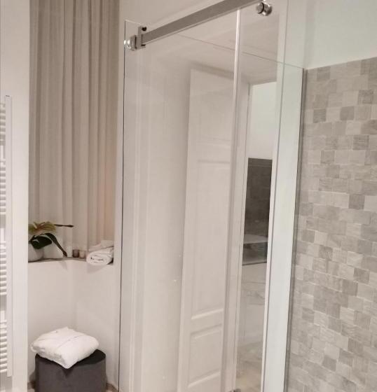 سوییت, Bari 102