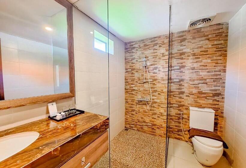 إستوديو قياسى, Sekuro Village Beach Resort