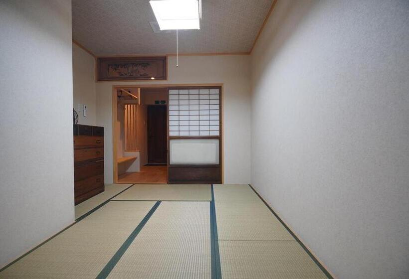 اتاق استاندارد سه نفره, Uji Tea Inn