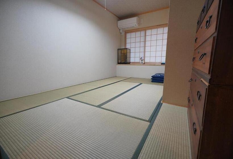 اتاق استاندارد سه نفره, Uji Tea Inn