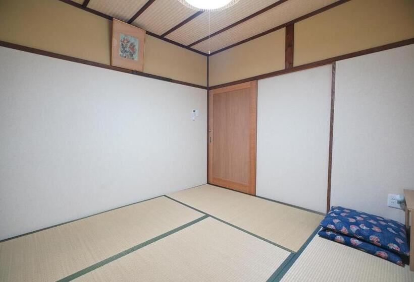 اتاق استاندارد با سرویس بهداشتی مشترک, Uji Tea Inn