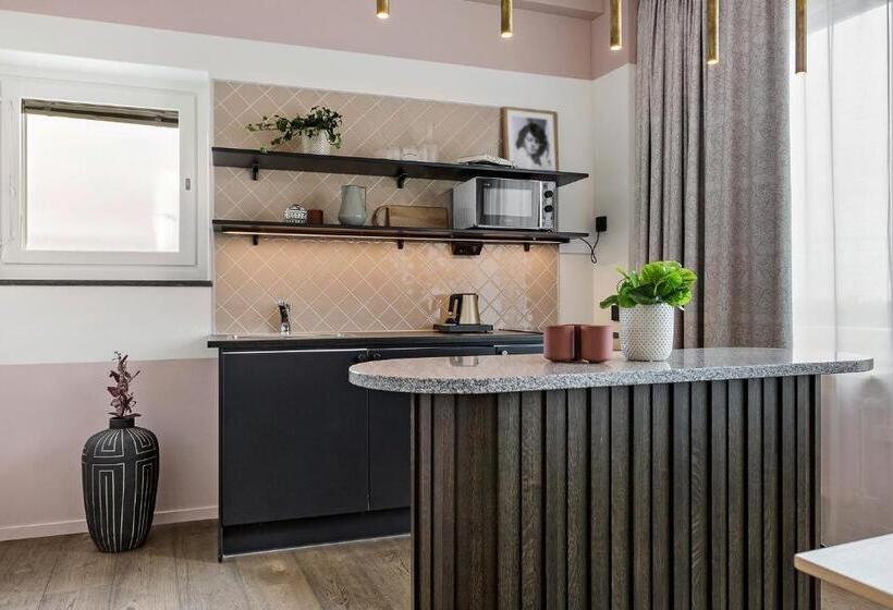 סוויטת אקזקיוטיב, עם מיטת קינג, Gio; Bw Signature Collection