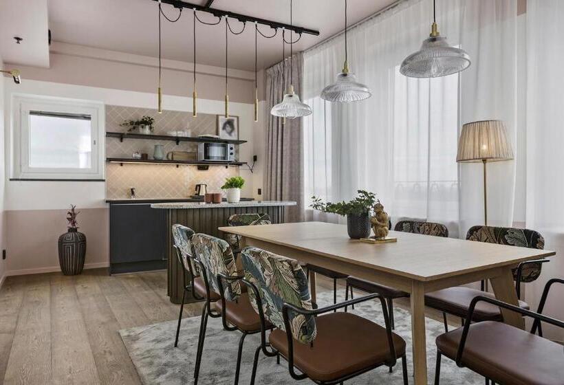 סוויטת אקזקיוטיב, עם מיטת קינג, Gio; Bw Signature Collection