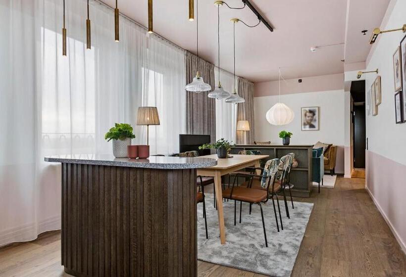 סוויטת אקזקיוטיב, עם מיטת קינג, Gio; Bw Signature Collection