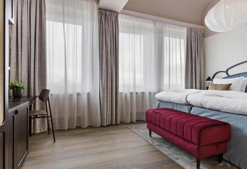 סוויטת אקזקיוטיב, עם מיטת קינג, Gio; Bw Signature Collection