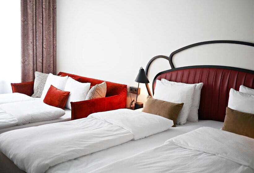 חדר משפחתי, Gio; Bw Signature Collection