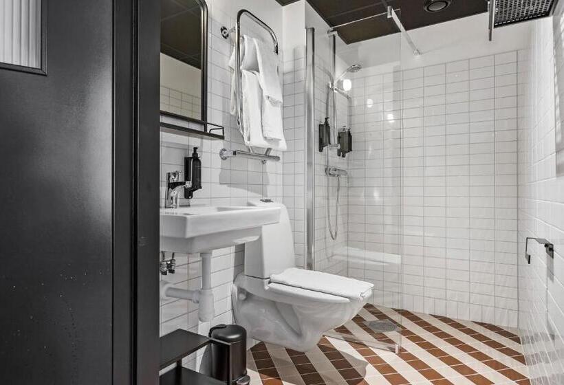 חדר משפחתי, Gio; Bw Signature Collection