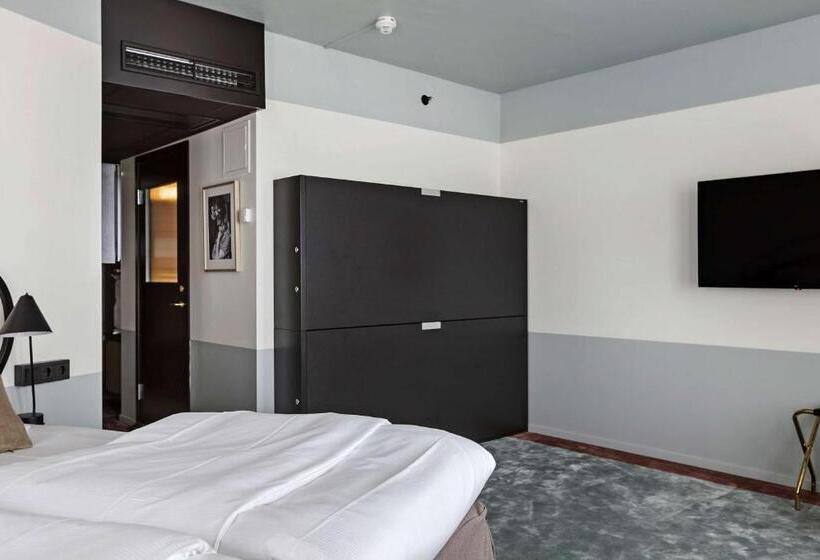 חדר משפחתי, Gio; Bw Signature Collection