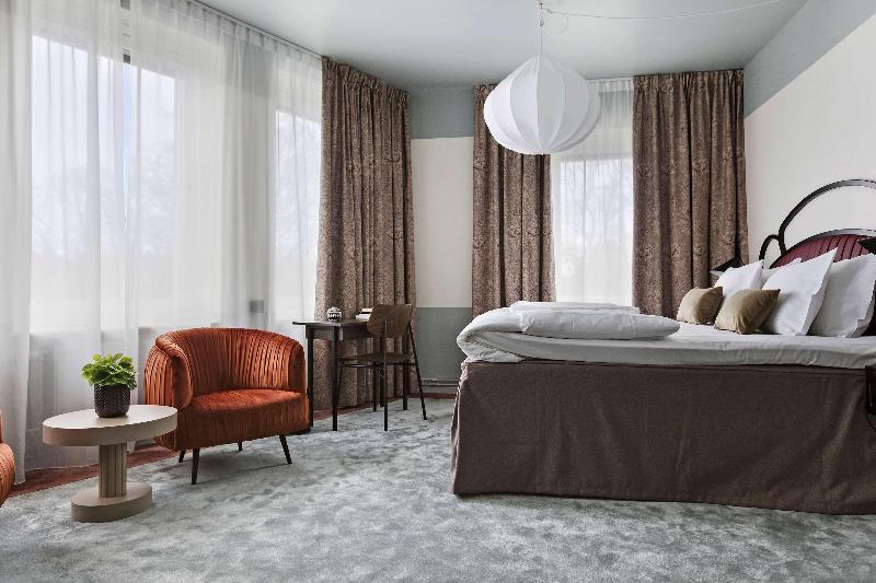 חדר משפחתי, Gio; Bw Signature Collection