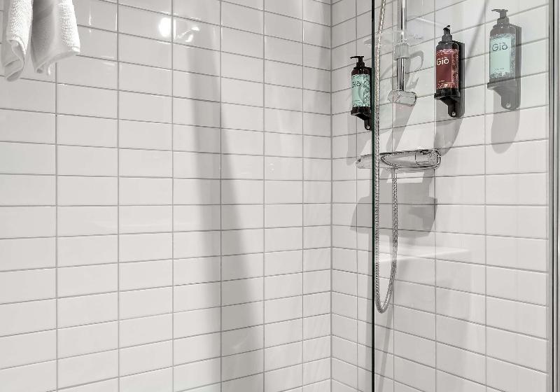 חדר משפחתי, Gio; Bw Signature Collection