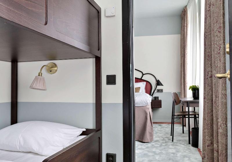 חדר משפחתי, Gio; Bw Signature Collection