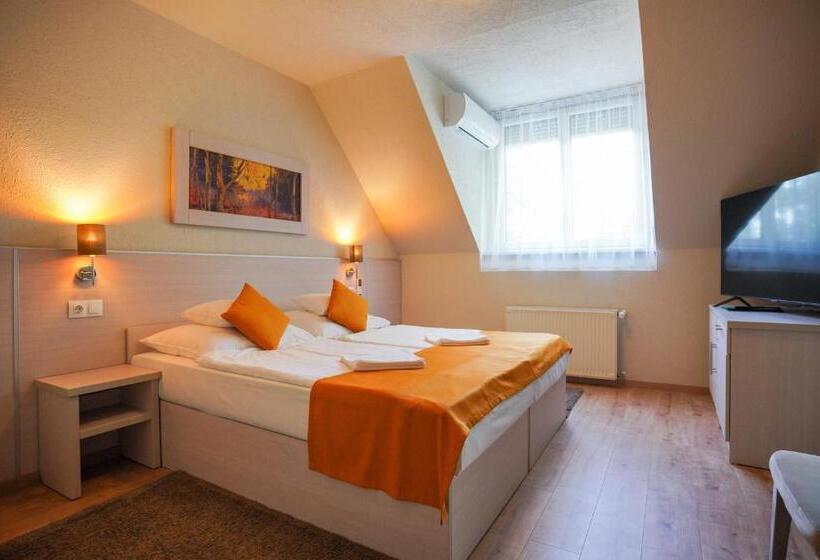 غرفة سوبيريور ثلاثية, Szalajka Fogadó és étterem