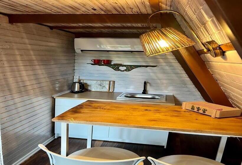 بنجلو قياسى مطلّ علي الحديقة, Kadifeli Konak Hotel & Bungalow