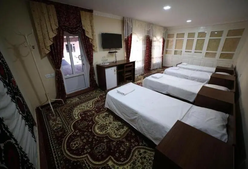 Standard Neljän Hengen Huone, Guest House Firuza