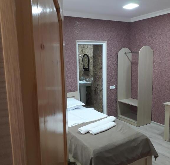 اتاق استاندارد, Vardzia