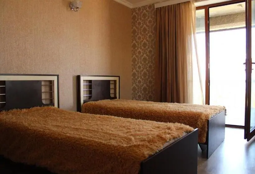 اتاق استاندارد با بالکن, Ronini Telavi