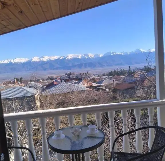 اتاق استاندارد با چشم‌انداز کوهستان, Ronini Telavi