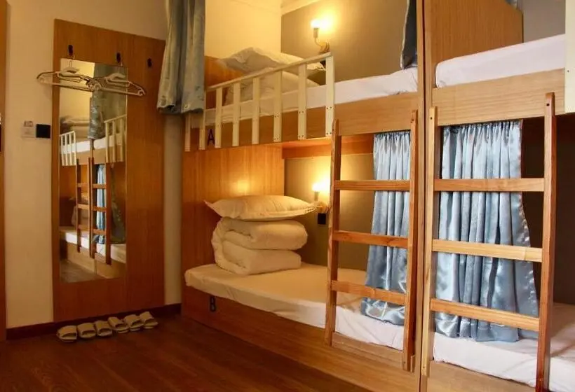 تختخواب در اتاق مشترک, Guilin Travel Light Hostel