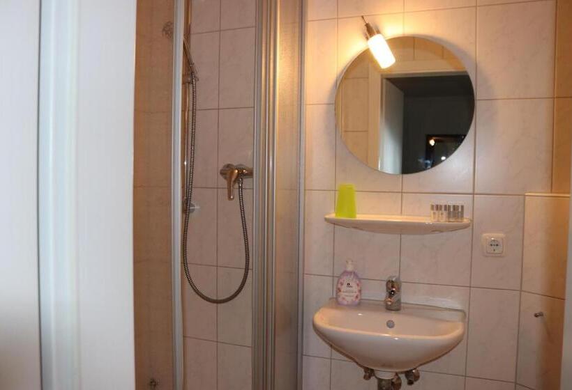 חדר סטנדרט נוף לגינה, & Restaurant Pension Bei Der Post