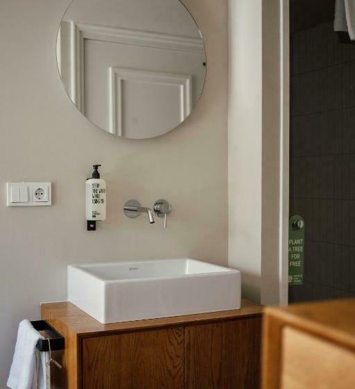 استودیوی استاندارد, Finch Boutique Hotel, Downtown