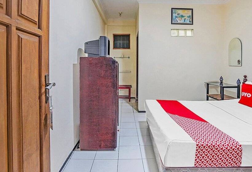 חדר דלוקס, Lie Mas Prigen Pasuruan Mitra Reddoorz