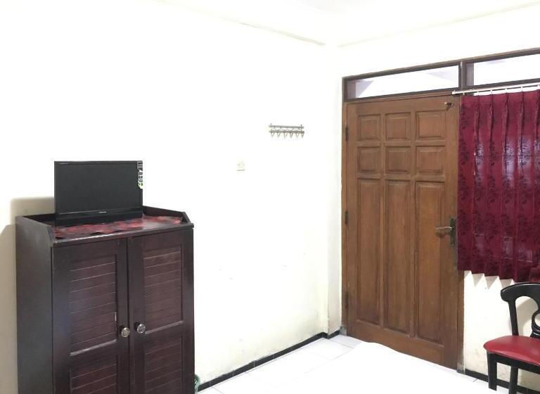 חדר סטנדרט, Lie Mas Prigen Pasuruan Mitra Reddoorz