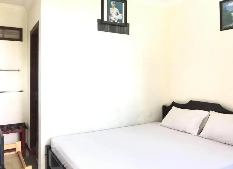 Standard-huone, Lie Mas Prigen Pasuruan Mitra Reddoorz