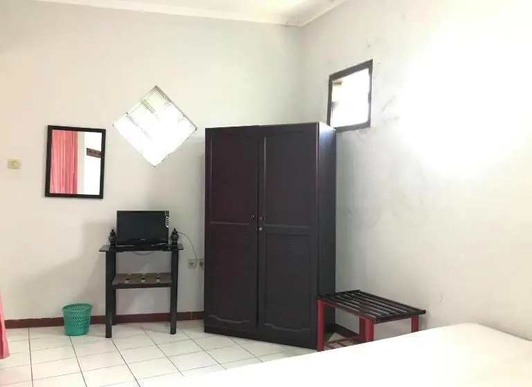 Deluxe-huone, Lie Mas Prigen Pasuruan Mitra Reddoorz