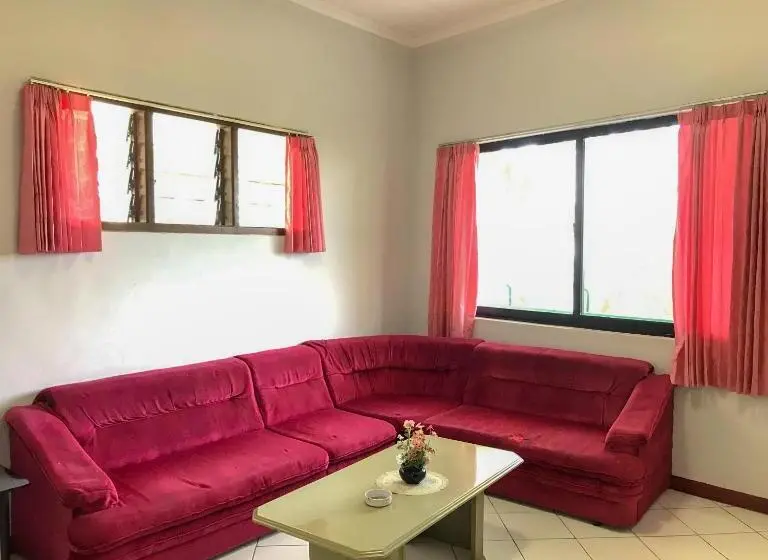 Deluxe-huone, Lie Mas Prigen Pasuruan Mitra Reddoorz