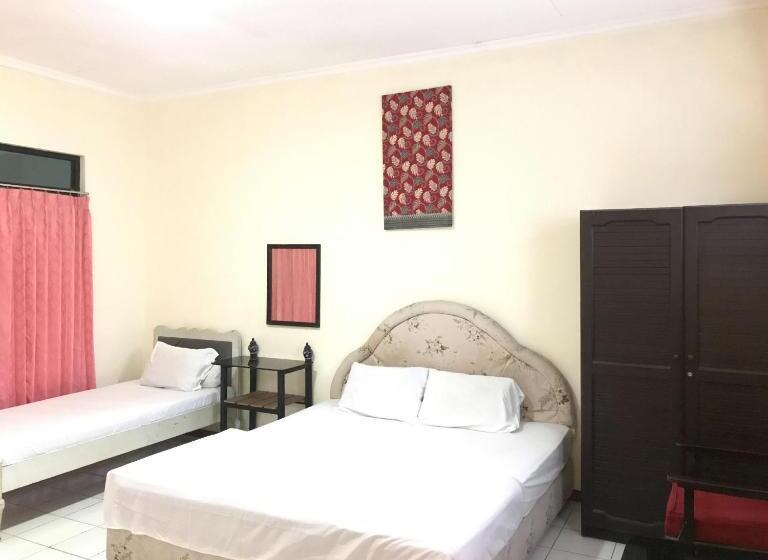 Familjesvit, Lie Mas Prigen Pasuruan Mitra Reddoorz