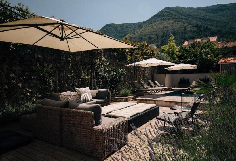 اتاق استاندارد با تخت بزرگ, Palazzo Sbutega