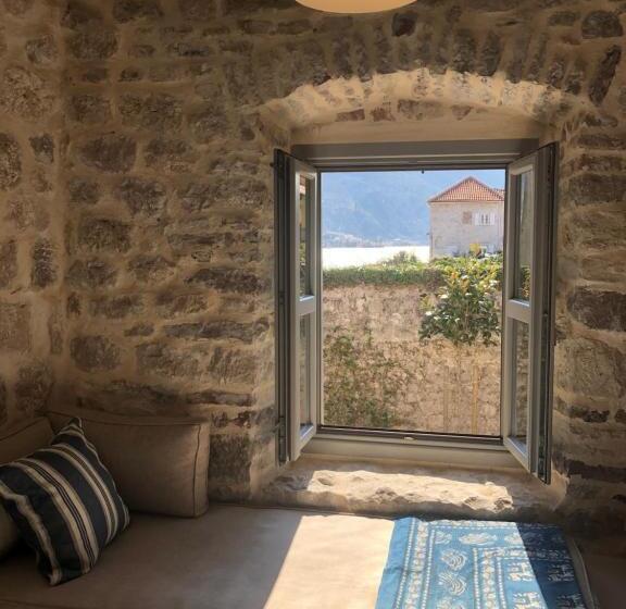 استودیو استاندارد با چشمانداز استخر, Palazzo Sbutega