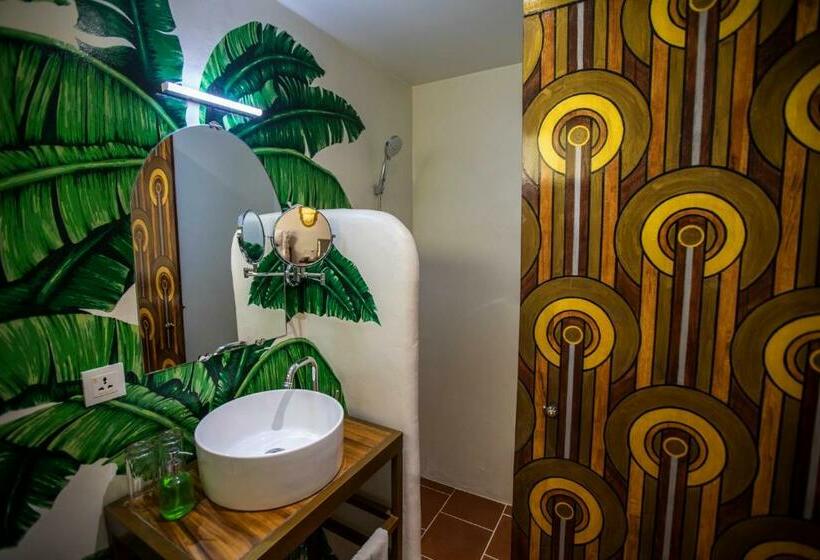 غرفة قياسية, Old Cinema