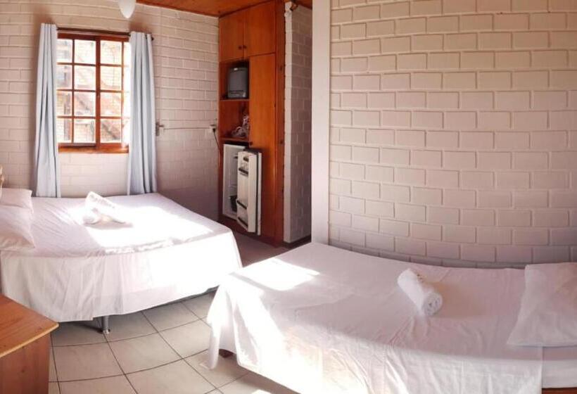 غرفة قياسية ثلاثية, Pousada Halliny Do Rosa