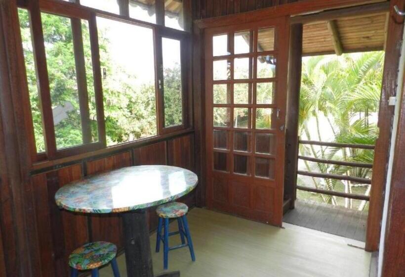 غرفة أساسية ثلاثية, Pousada Halliny Do Rosa