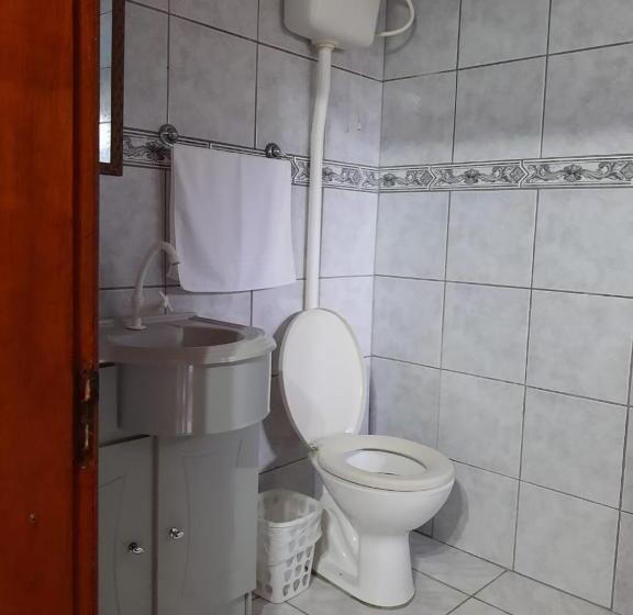 غرفة قياسية ثلاثية مطلة علي حمام السباحة, Pousada Halliny Do Rosa