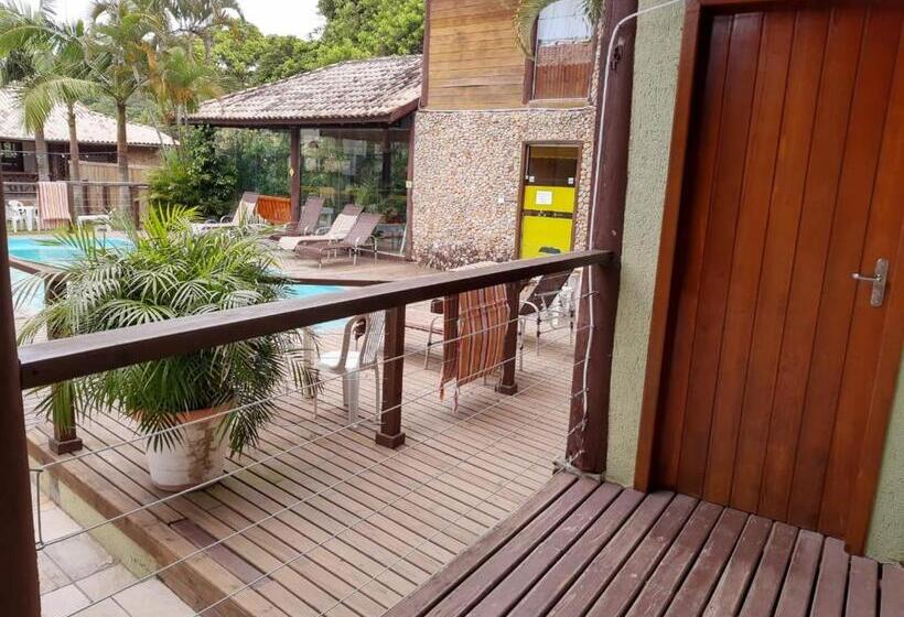 غرفة قياسية ثلاثية مطلة علي حمام السباحة, Pousada Halliny Do Rosa