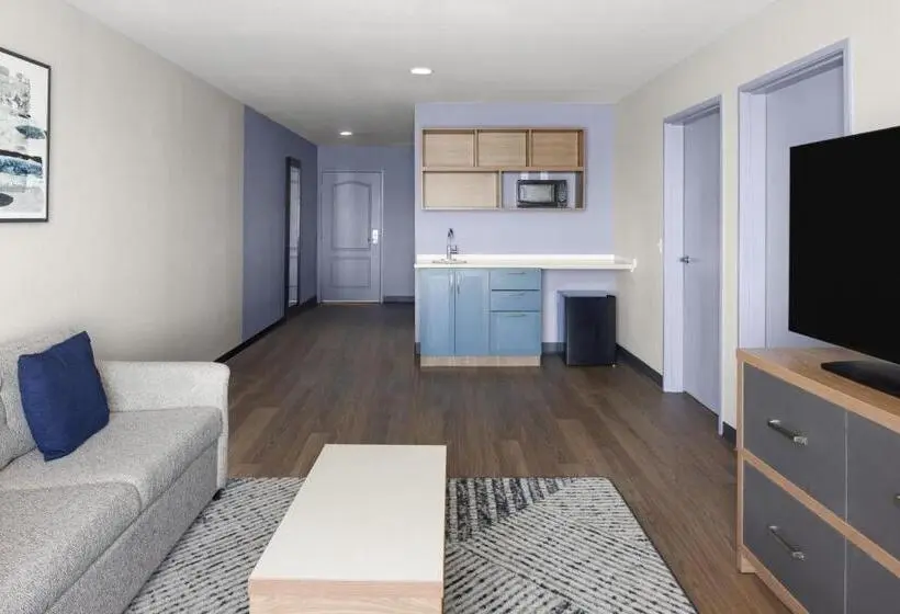 سوئیت با تخت بزرگ, Garner Hotel Phoenix Northwest Surprise By Ihg