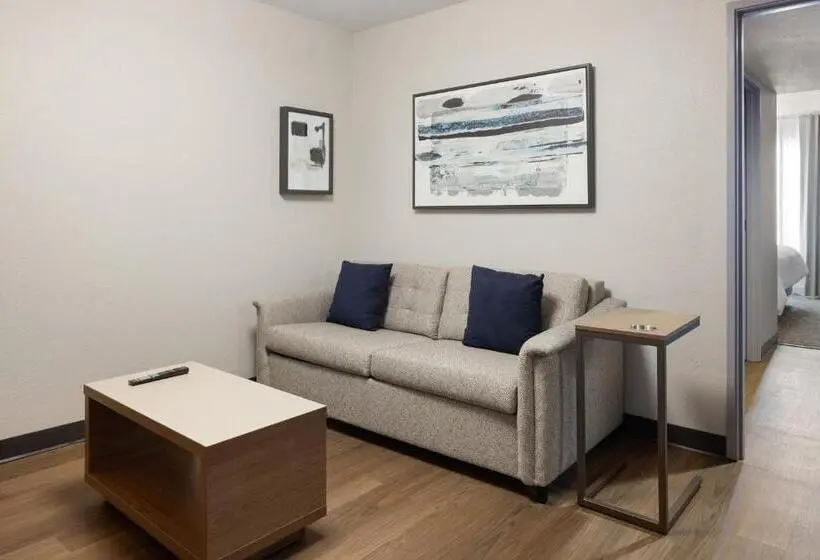 سوئیت با تخت بزرگ, Garner Hotel Phoenix Northwest Surprise By Ihg