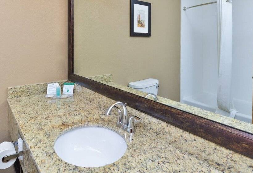 スイート, Comfort Suites Near Route 66