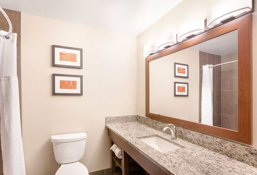 جناح, Comfort Suites Yakima