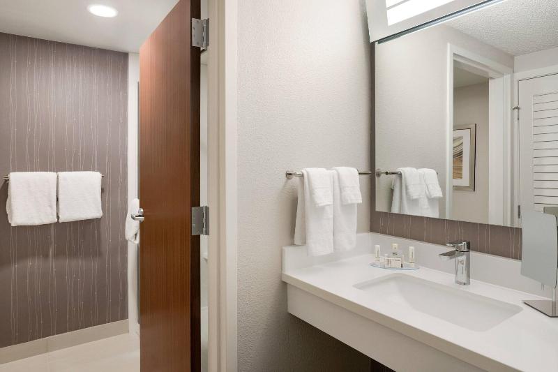 带大床的标准间, Courtyard Tupelo