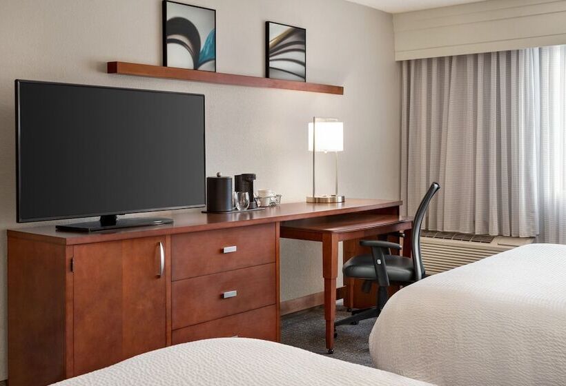 带2个双人床的标准工作室, Courtyard Tupelo