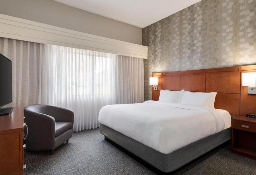 스위트 킹사이즈 침대, Courtyard Tupelo