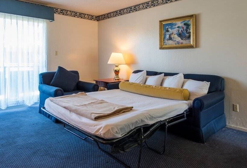 جناح إدارى, Coral Reef Inn & Condo Suites