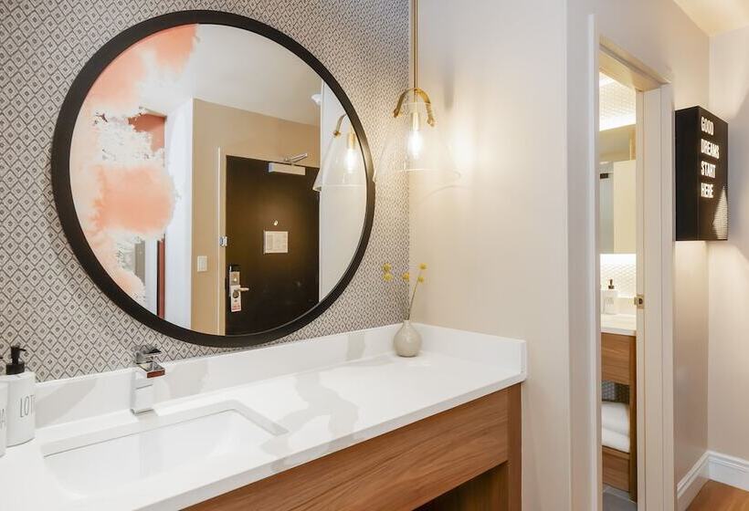 מיטת קינג בסוויטה, The Bentley Hotel Southampton