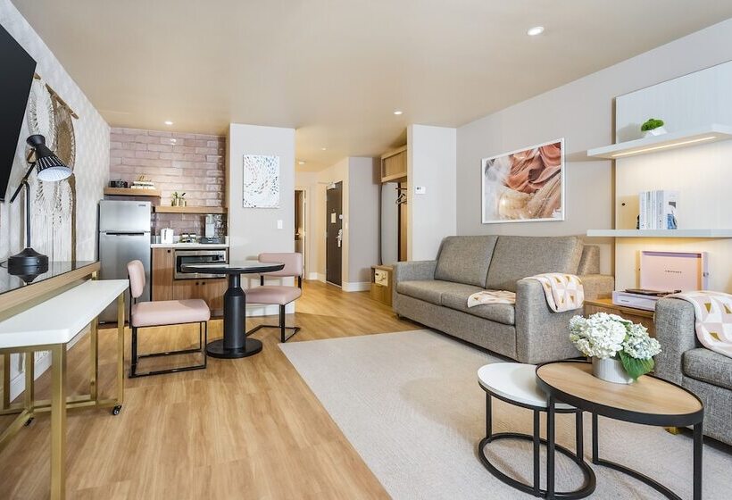 מיטת קינג בסוויטה, The Bentley Hotel Southampton