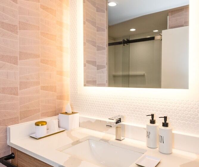 מיטת קינג בסוויטה, The Bentley Hotel Southampton