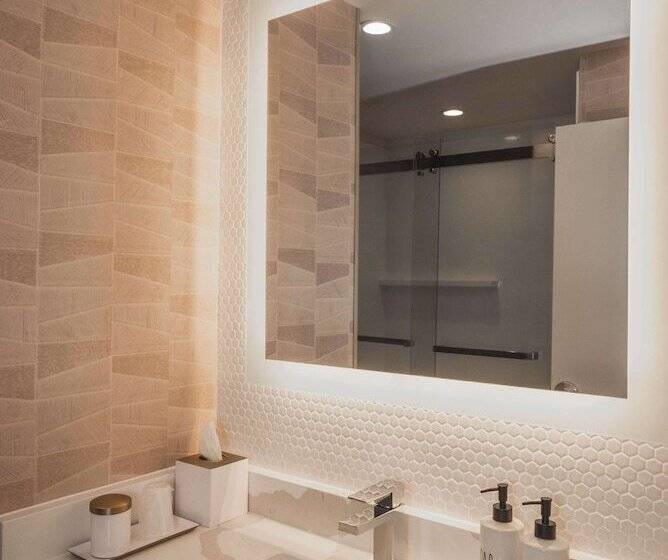 מיטת קינג בסוויטה, The Bentley Hotel Southampton