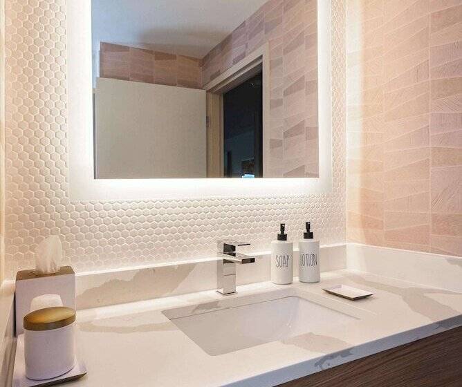 מיטת קינג בסוויטה, The Bentley Hotel Southampton